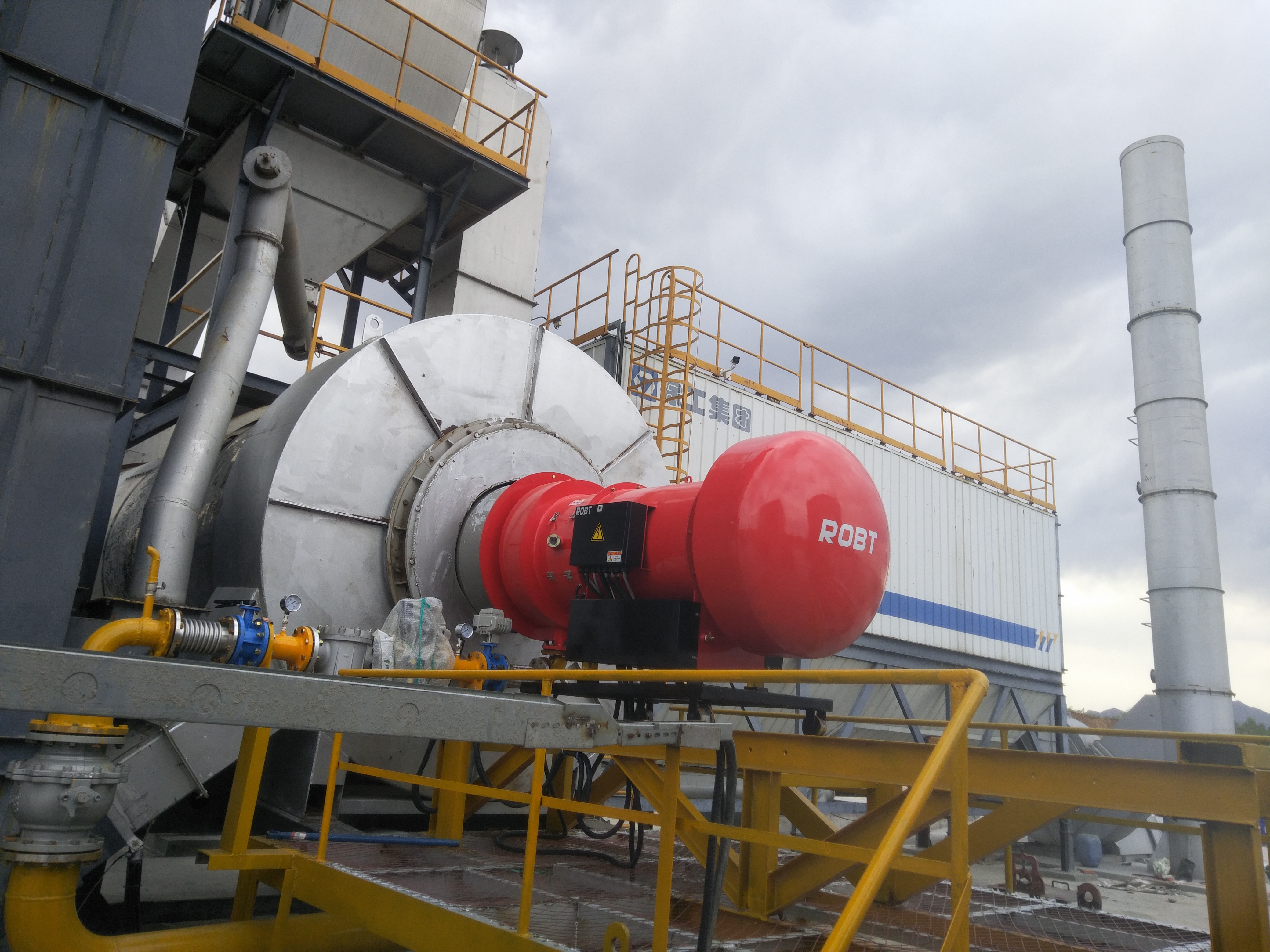 朝陽筑路機(jī)械燃燒器安裝現(xiàn)場